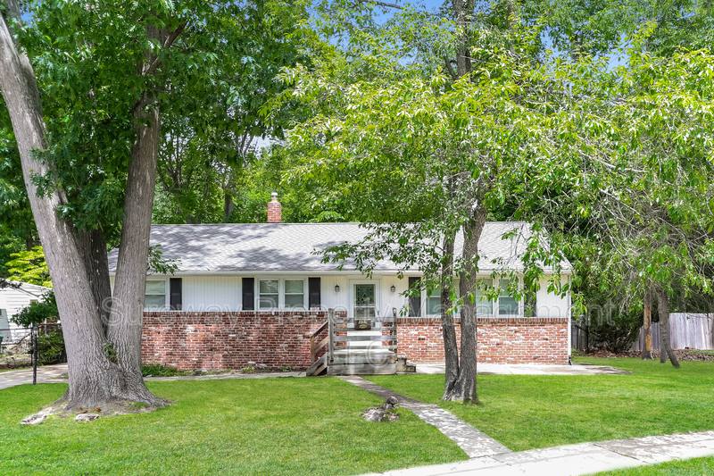 House for rent at 359 Lake Blvd, Clementon, NJ 08021