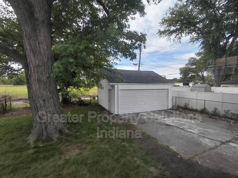 House for rent at 252 Lawndale St, Hammond, IN 46324