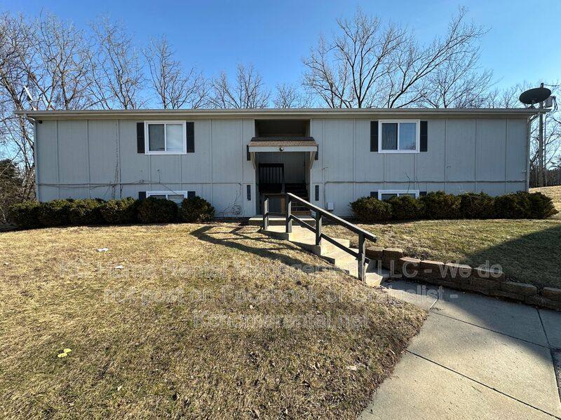 Apartment for rent at 4711 Switzer Rd, Shawnee, KS 66203