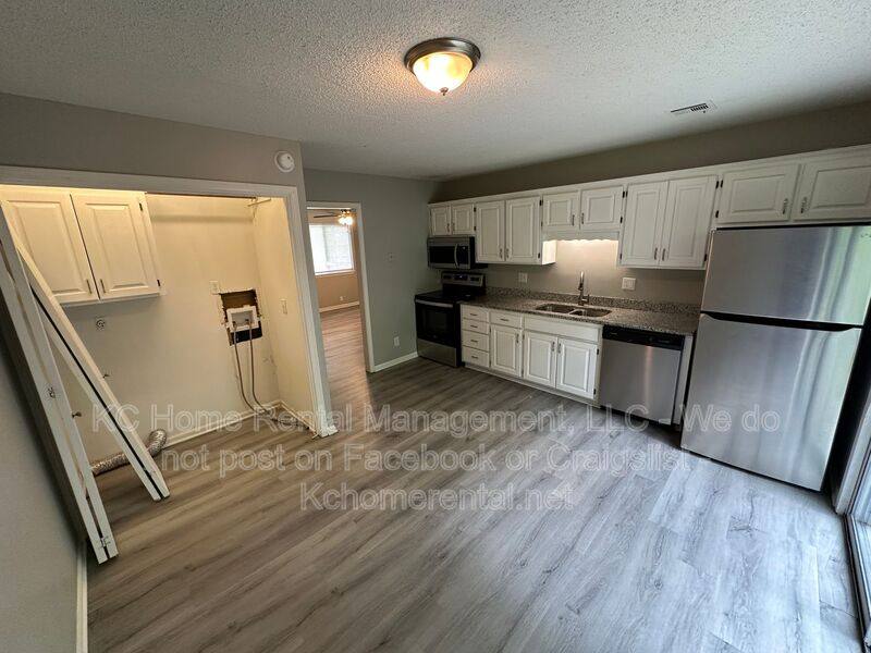 Apartment for rent at 4711 Switzer Rd, Shawnee, KS 66203