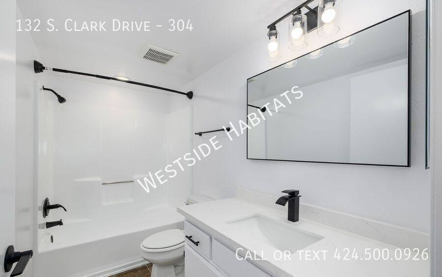 Apartment for rent at 132 S Clark Dr, Los Angeles, CA 90048