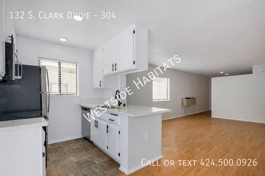 Apartment for rent at 132 S Clark Dr, Los Angeles, CA 90048