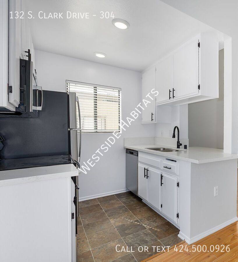 Apartment for rent at 132 S Clark Dr, Los Angeles, CA 90048