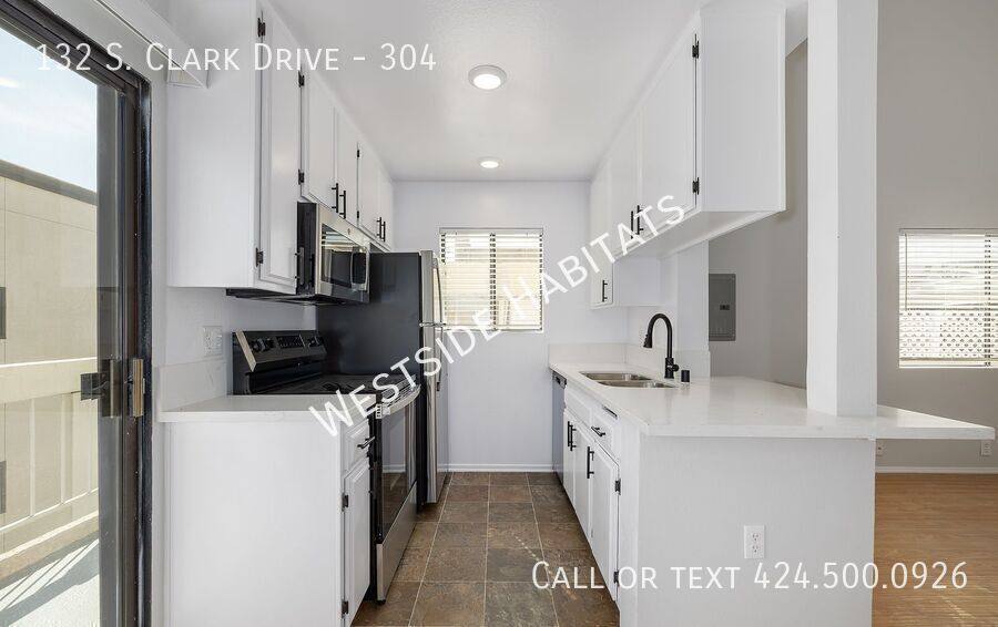 Apartment for rent at 132 S Clark Dr, Los Angeles, CA 90048