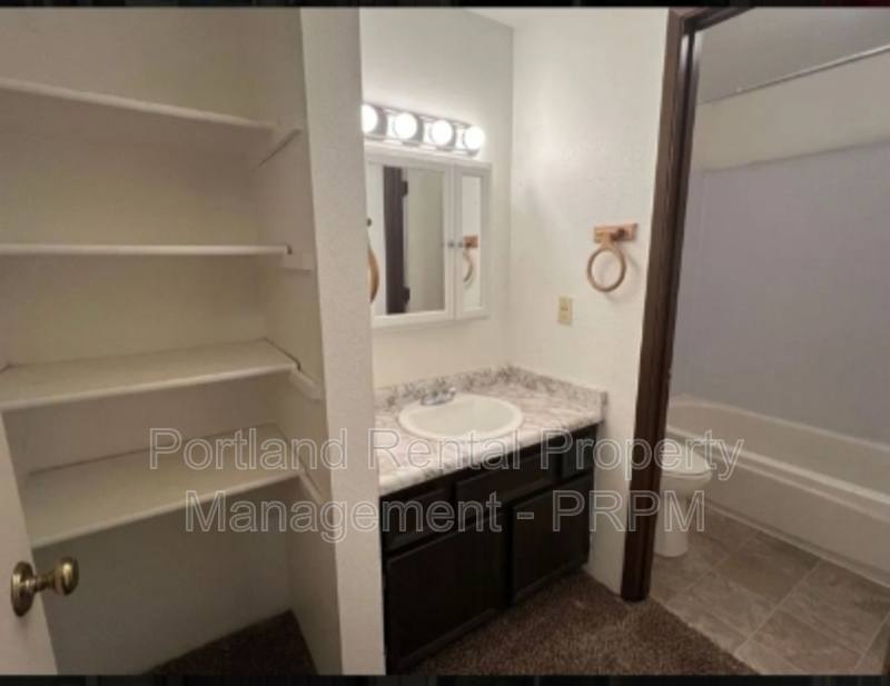 Apartment for rent at 19115 SE Yamhill St #E, Portland, OR 97233