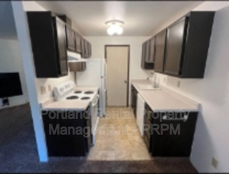 Apartment for rent at 19115 SE Yamhill St #E, Portland, OR 97233