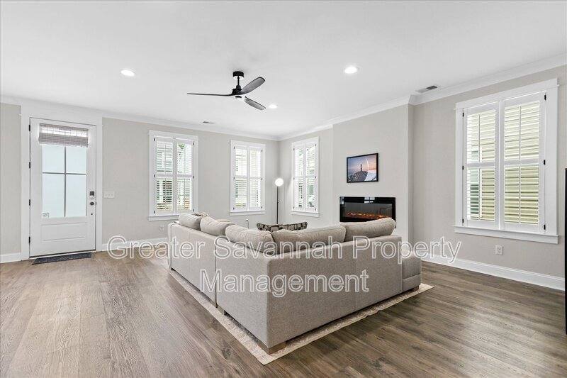 House for rent at 45 Grove Park Dr, Richmond Hill, GA 31324