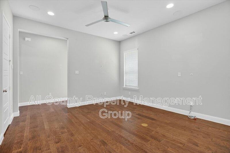 Apartment for rent at 6330 Oakbend Circle, Fort Worth, TX 76132