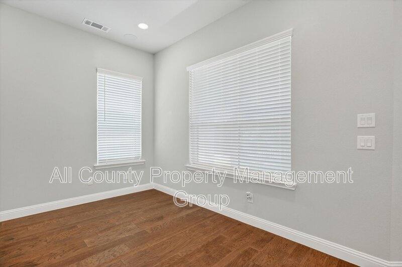 Apartment for rent at 6330 Oakbend Circle, Fort Worth, TX 76132