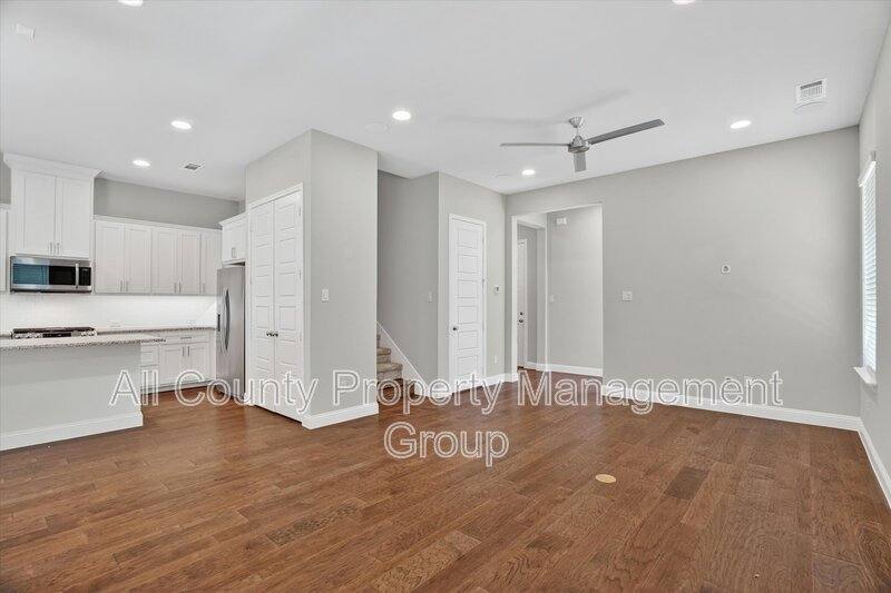 Apartment for rent at 6330 Oakbend Circle, Fort Worth, TX 76132