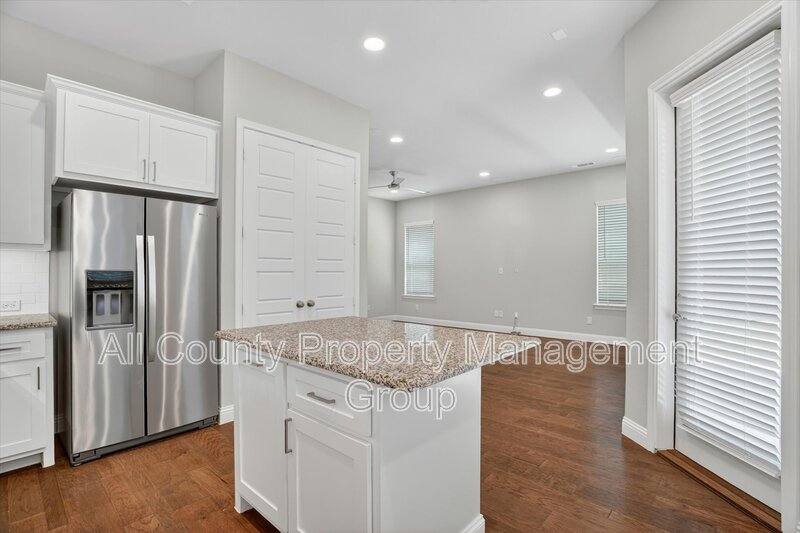 Apartment for rent at 6330 Oakbend Circle, Fort Worth, TX 76132