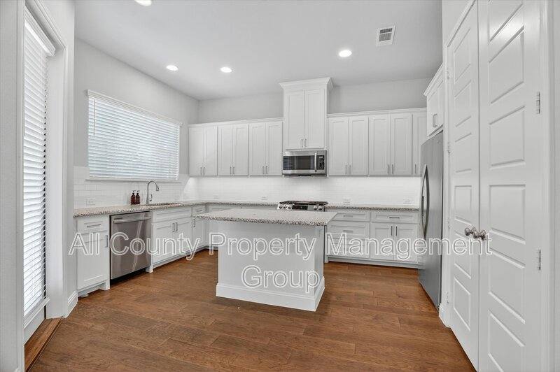 Apartment for rent at 6330 Oakbend Circle, Fort Worth, TX 76132