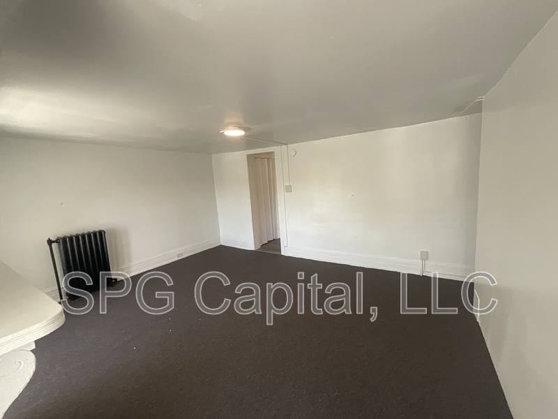 Apartment for rent at 351 W King St #5, York, PA 17401