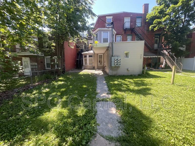 Apartment for rent at 351 W King St #5, York, PA 17401