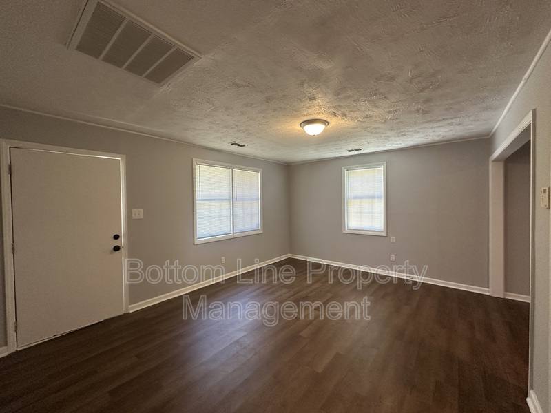 House for rent at 1261 Thelbert Dr, Fayetteville, NC 28301