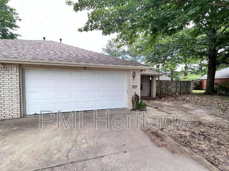 Apartment for rent at 886 N Daisy Lane, Fayetteville, AR 72704