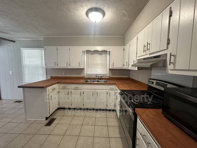 House for rent at 4453 Oakmont Circle, Fayetteville, NC 28311
