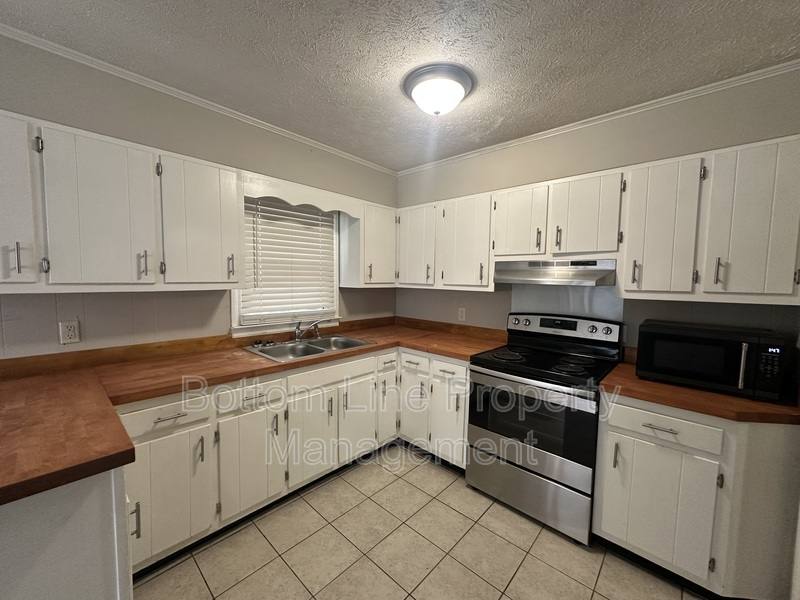 House for rent at 4453 Oakmont Circle, Fayetteville, NC 28311