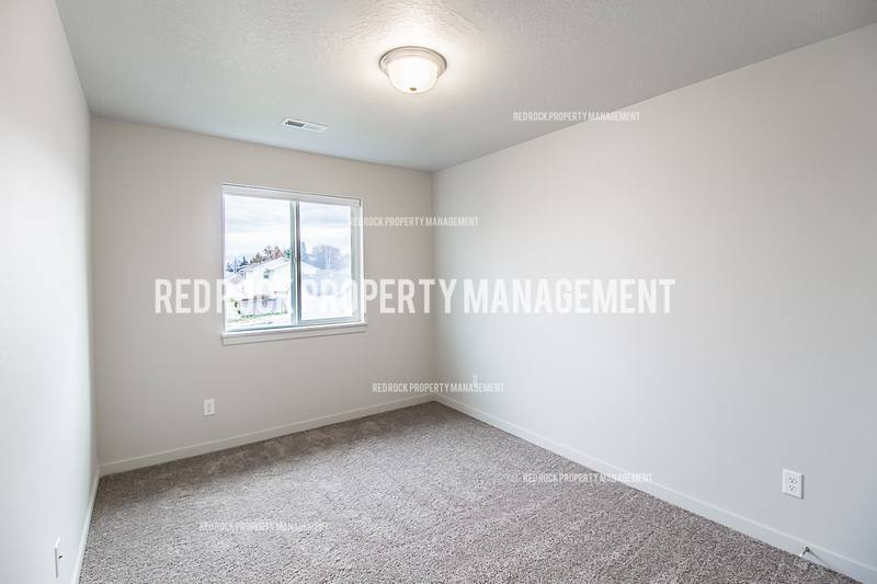 Apartment for rent at 323 S Woodlawn Lane, Spokane, WA 99216