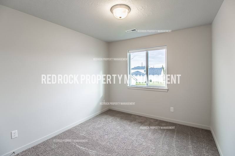 Apartment for rent at 323 S Woodlawn Lane, Spokane, WA 99216