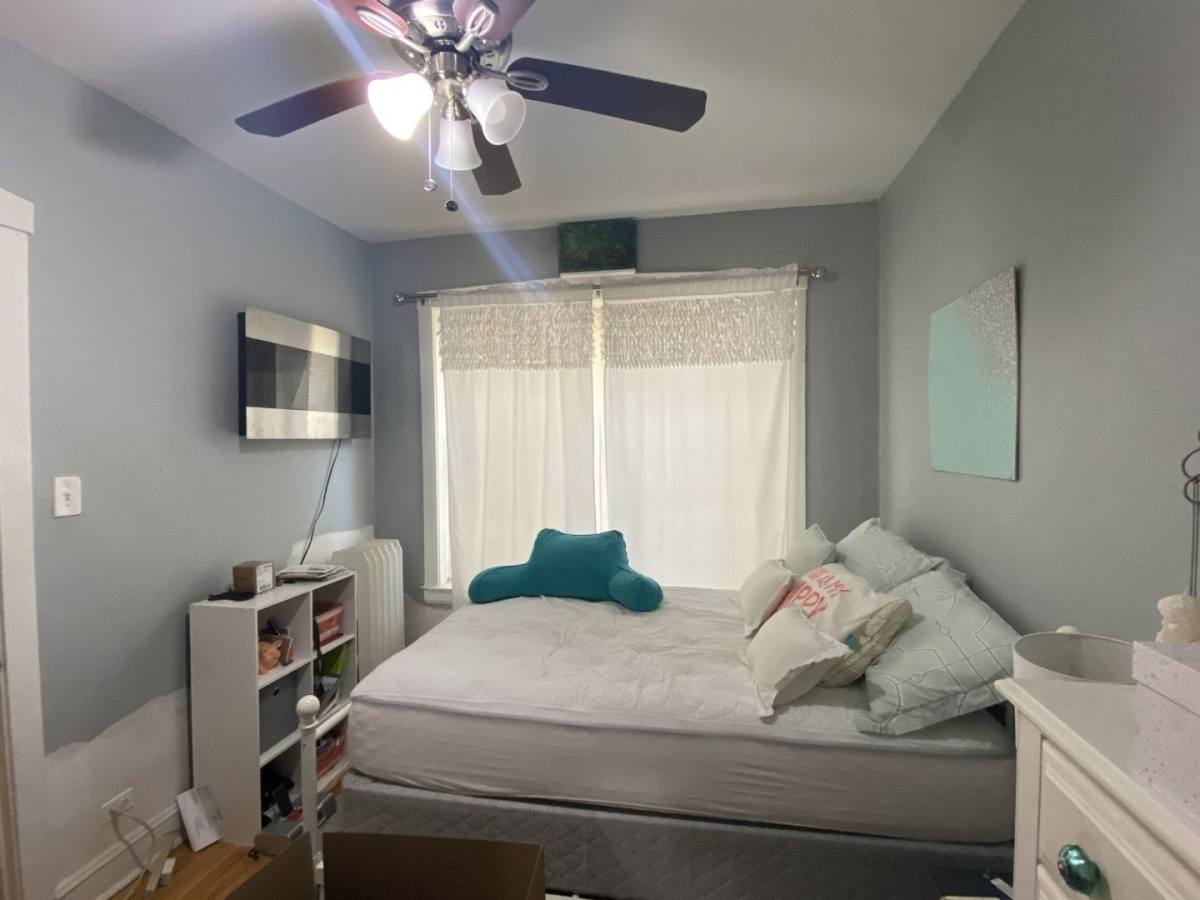 Apartment for rent at 915 W Cornelia Ave, Chicago, IL 60657