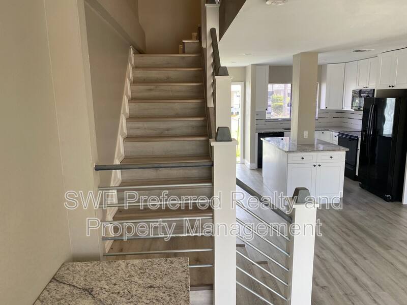 Townhouse for rent at 512 SE 43rd St #2, Cape Coral, FL 33904