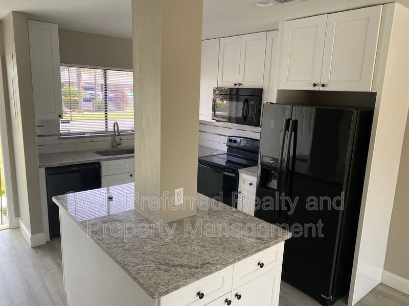 Townhouse for rent at 512 SE 43rd St #2, Cape Coral, FL 33904