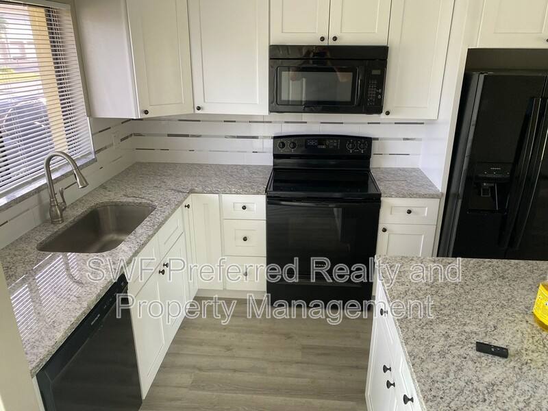 Townhouse for rent at 512 SE 43rd St #2, Cape Coral, FL 33904
