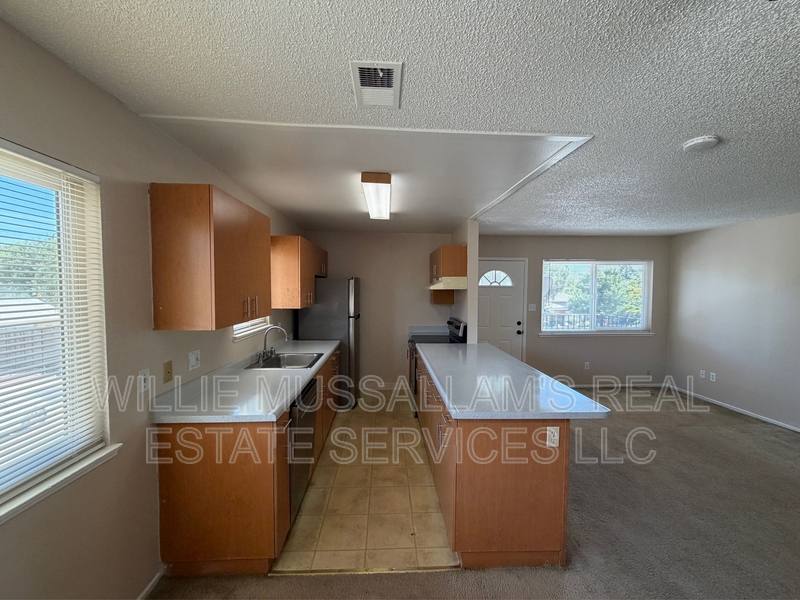 Apartment for rent at 2140 Palisade Ave #4, Modesto, CA 95350