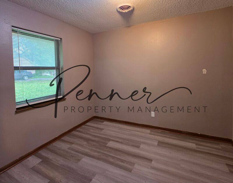 Apartment for rent at 101 SW 7th St #2, Oak Grove, MO 64075