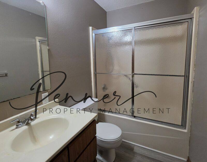 Apartment for rent at 101 SW 7th St #2, Oak Grove, MO 64075