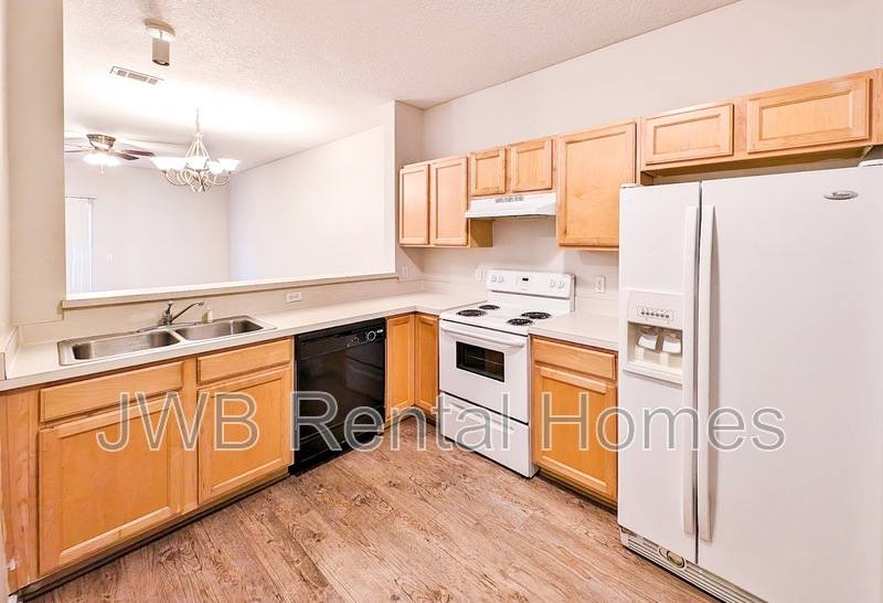 Townhouse for rent at 4807 Playpen Dr, Jacksonville, FL 32210