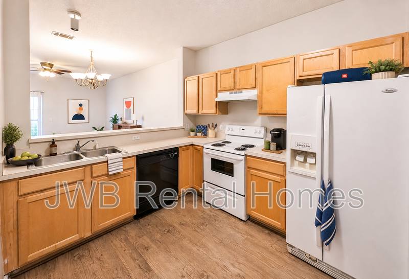 Townhouse for rent at 4807 Playpen Dr, Jacksonville, FL 32210