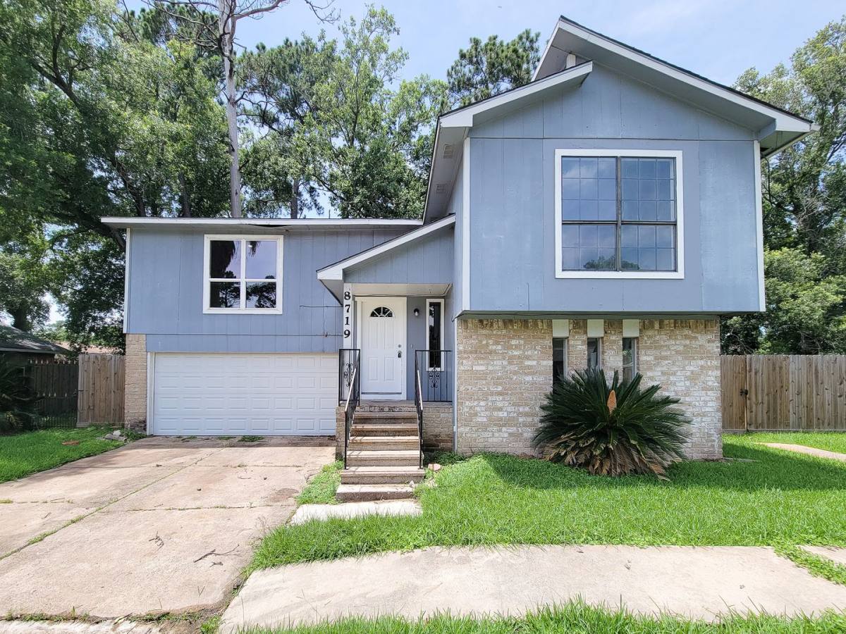 House for rent at 8719 Valley Song Dr, Houston, TX 77078