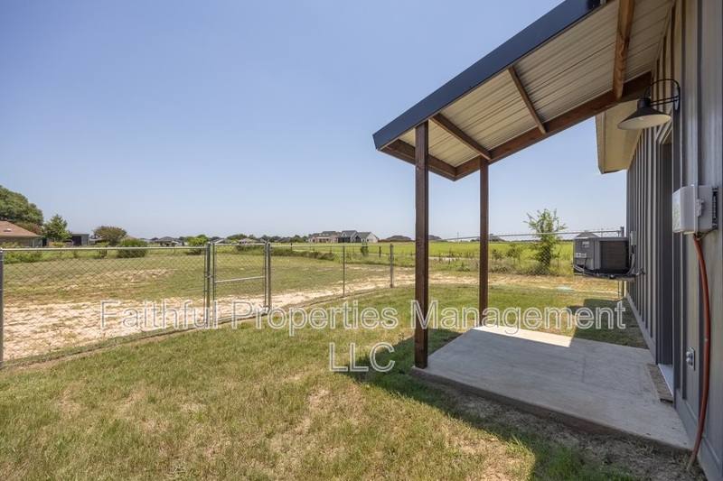 Apartment for rent at 16374 County Rd #25, Lindale, TX 75771
