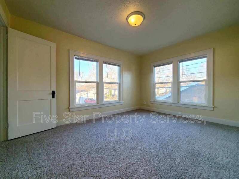 Apartment for rent at 514 E Oak St, Springfield, IL 62703