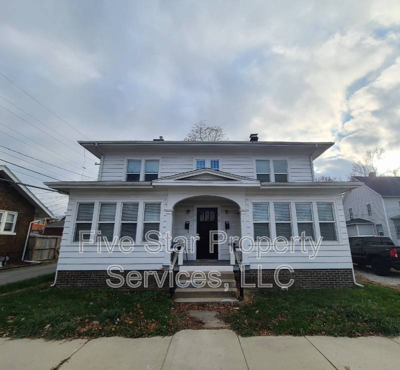 Apartment for rent at 514 E Oak St, Springfield, IL 62703