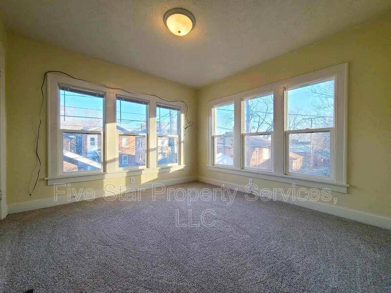 Apartment for rent at 514 E Oak St, Springfield, IL 62703