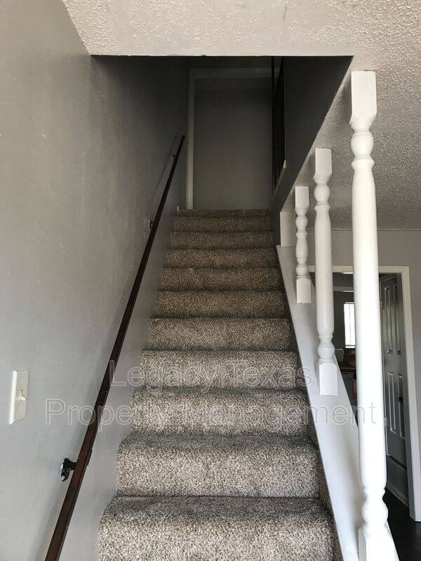 Townhouse for rent at 1401 Courtney Place #C, Cleburne, TX 76033