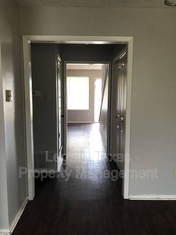 Townhouse for rent at 1401 Courtney Place #C, Cleburne, TX 76033