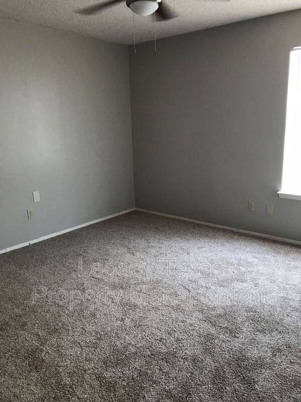 Townhouse for rent at 1401 Courtney Place #C, Cleburne, TX 76033