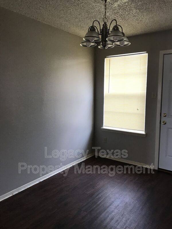 Townhouse for rent at 1401 Courtney Place #C, Cleburne, TX 76033