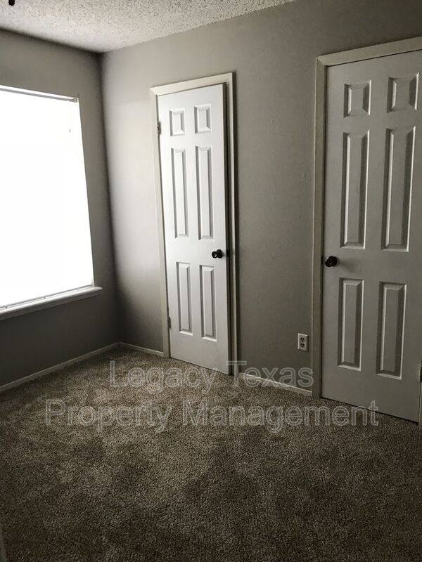 Townhouse for rent at 1401 Courtney Place #C, Cleburne, TX 76033
