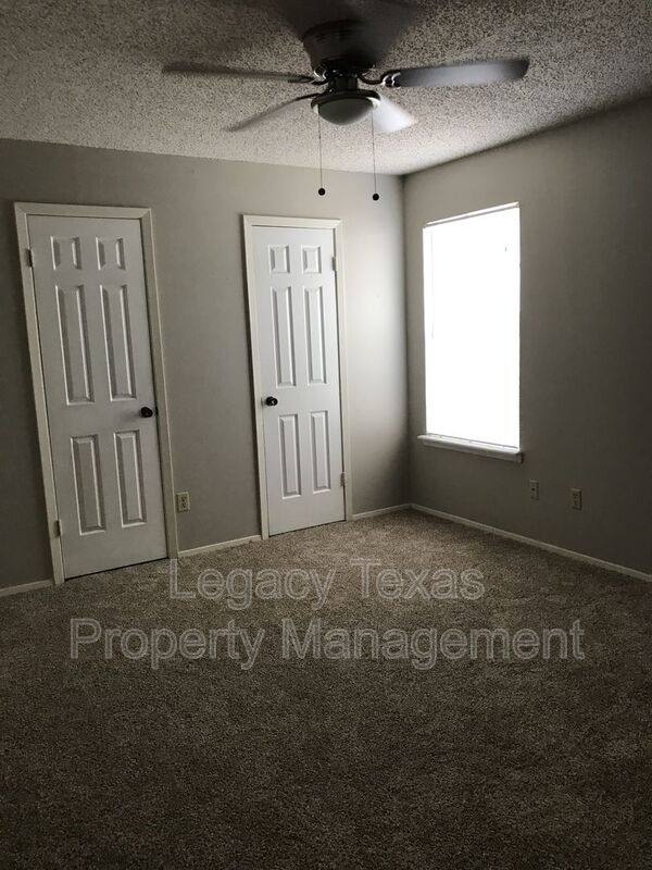 Townhouse for rent at 1401 Courtney Place #C, Cleburne, TX 76033