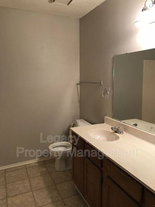 Townhouse for rent at 1401 Courtney Place #C, Cleburne, TX 76033