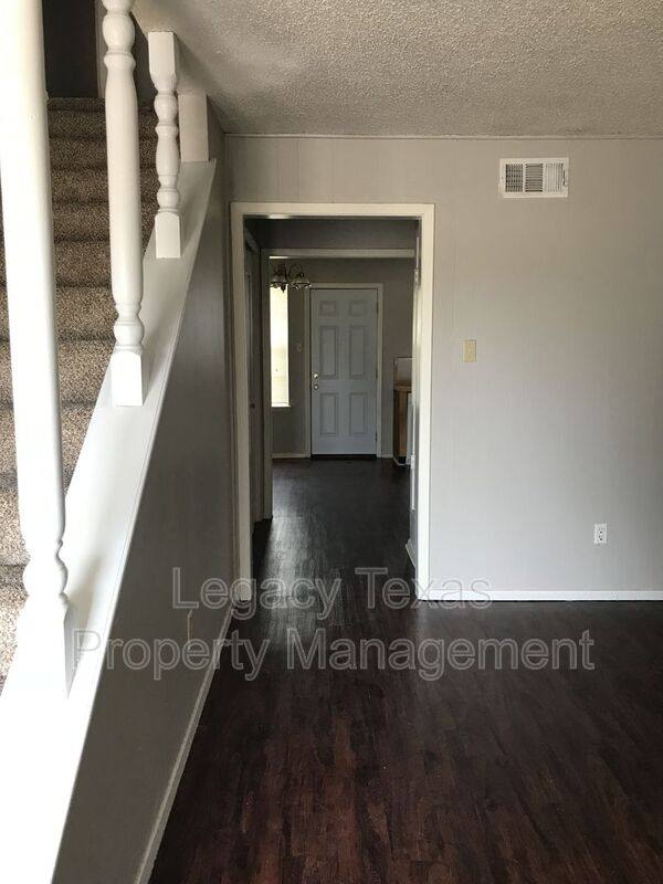 Townhouse for rent at 1401 Courtney Place #C, Cleburne, TX 76033