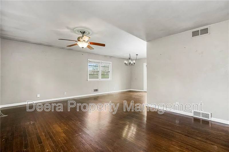 House for rent at 1305 Craig Dr, Liberty, MO 64068