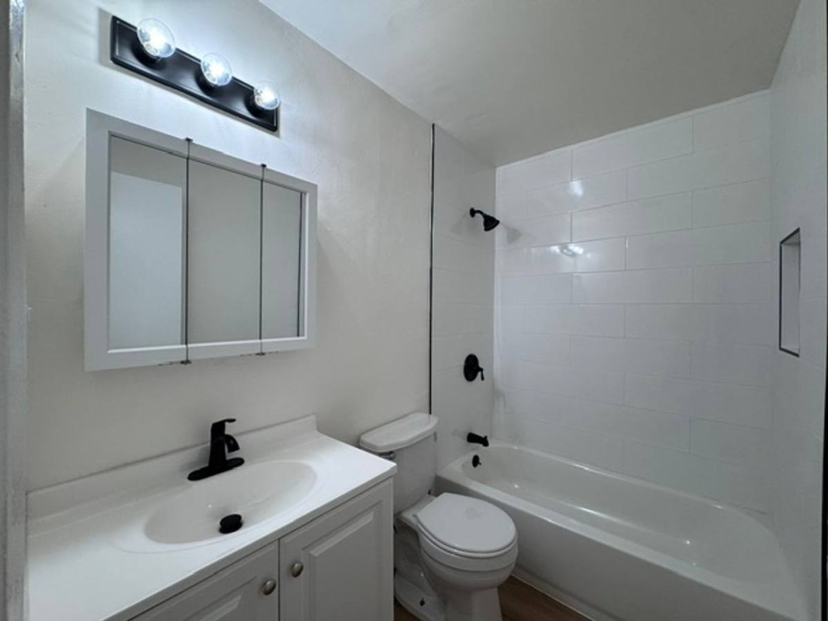 Apartment for rent at 750 Orizaba, Long Beach, CA 90804