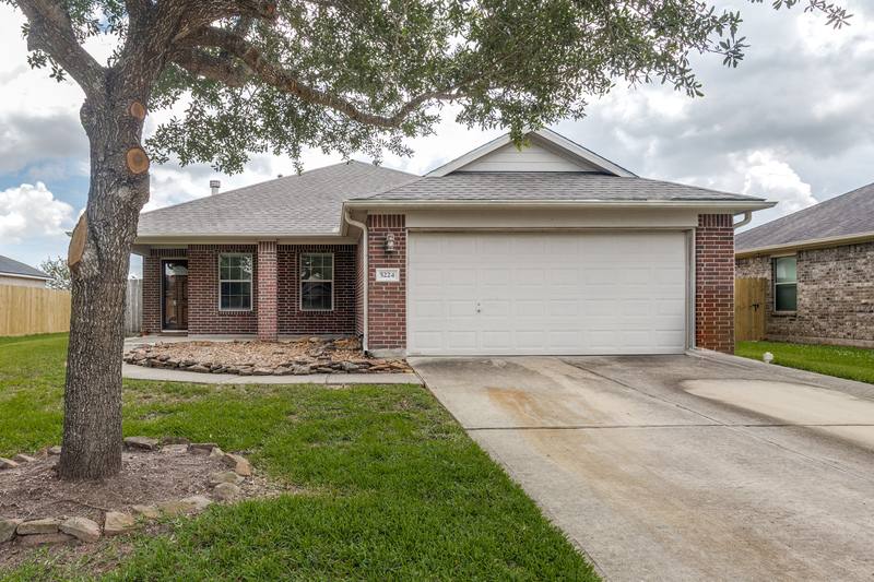 House for rent at 5224 McGrath Dr, Alvin, TX 77511