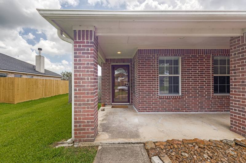 House for rent at 5224 McGrath Dr, Alvin, TX 77511
